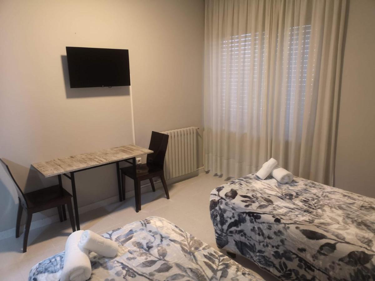 Hostal Conde De Lemos Ponferrada Bagian luar foto